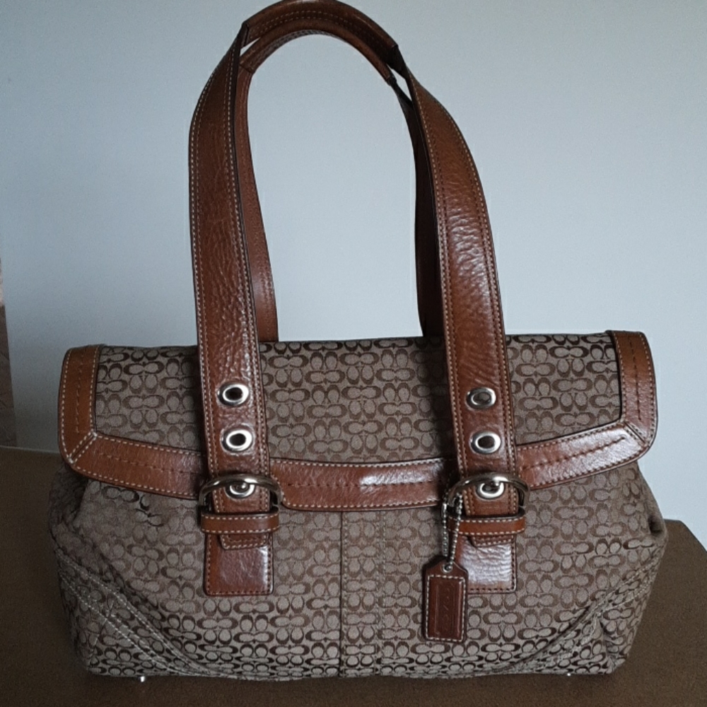 Coach Signature Canvas Shoulder bag, EUC